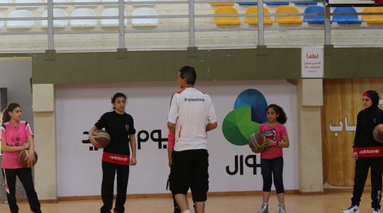 جانب من تدريب فريق فتيات نادي غزة الرياضي لكرة السلة 