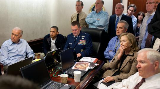الرئيس الأمريكي والقيادات العسكرية يتابعون عملية اغتيال أسامة بن لادن
