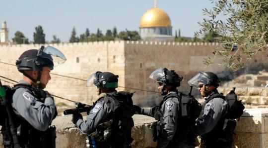 قوات الاحتلال في القدسقوات الاحتلال تبعد حارسين عن المسجد الأقصى