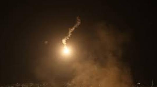 زوارق الاحتلال تطلق قنابل إنارة في بحر شمال قطاع غزة