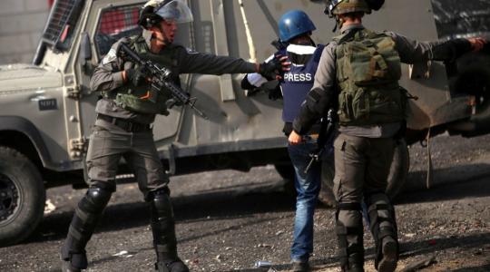 اعتداء على صحفيين فلسطينيين