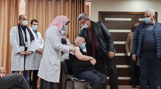 تطعيم لقاح كورونا في غزة.jpg