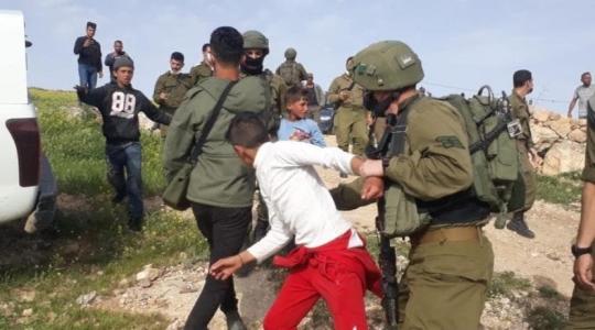 قوات الاحتلال يستدعي طفلا في الخليل