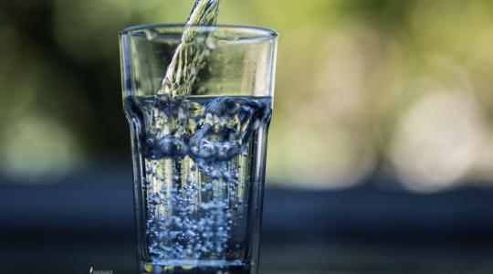 فوائد شرب الماء في الصيف-jpg