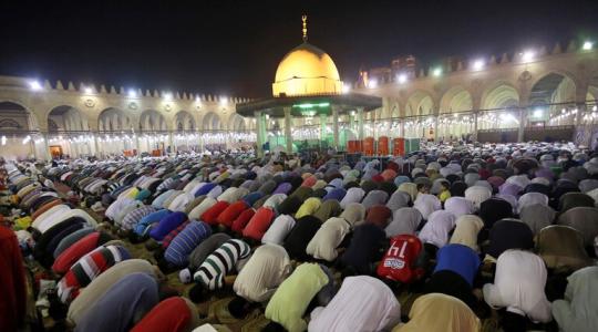 صلاة التراويح.