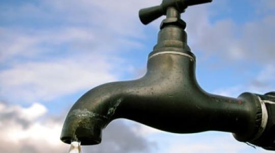 استهداف الاحتلال لمصادر المياه في مدينة غزة ينذر بالتسبب بأزمة عطش