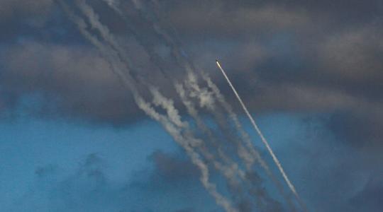 المقاومة بغزة تُطلق رشقة صاروخية تجريبية تجاه البحر