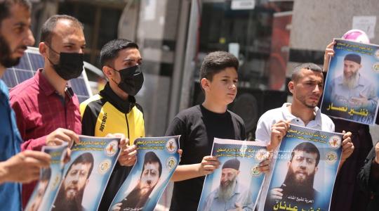 رام الله : دعوات للمشاركة في وقفة إسناد للأسير عدنان واخوانه المضربين