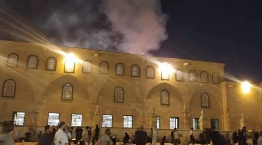 اندلاع حريق في محيط المسجد الأقصى وإصابة 4 شبان برصاص الاحتلال