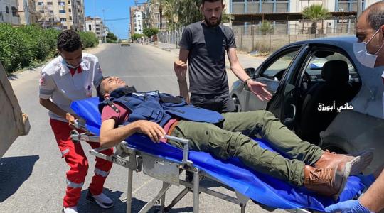 اصابة الصحفي محمد دحلان بشظايا صاروخ اسرائيلي