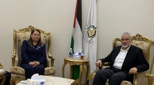 إسماعيل هنية يستقبل زوجة الأسير القائد مروان البرغوثي في القاهرة