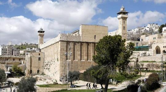 الاحتلال تقدم شرطًا لتسليم مفاتيح المسجد الابراهيمي لابتزاز الفلسطينيين