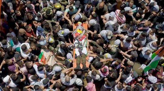 جماهير فلسطينية تشيع جثمان الشهيد فادي وشحة في رام الله