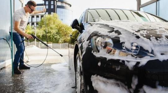 غسل السيارة.jpg