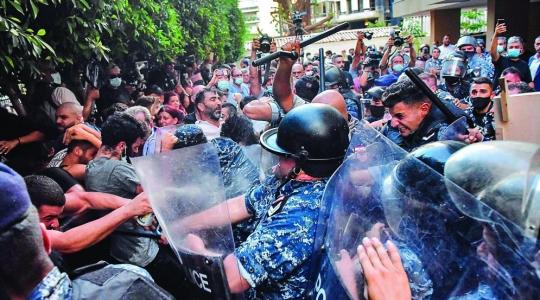 متظاهرون في لبنان.jpg