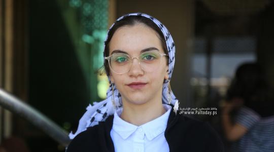 بالصورالطالبة منة الله مشعل حسن البطة الأولى على مستوى فلسطين القسم الأدبي بمعدل 99.7 %  من غزة (12).JPG