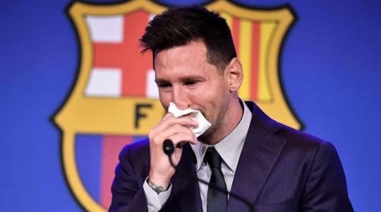 ميسي يحصل على جائزة تاريخية بقميص برشلونة