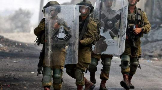 قوات الاحتلال تقتحم مخيم شعفاط وتطلق قنابل الصوت والغاز