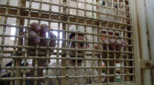 الأسرى داخل سجون الاحتلال.jpg