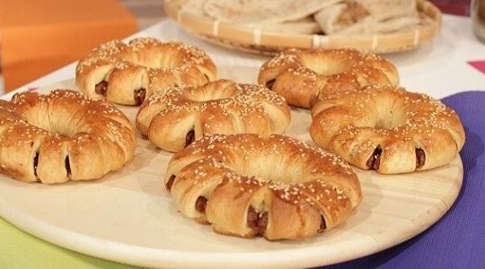 خطوات عمل خبز العجوة الطري في البيت مع كافة المقادير