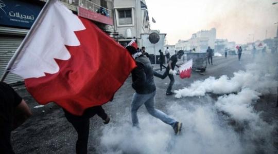 النظام البحريني يقمع المتظاهرين.jpeg