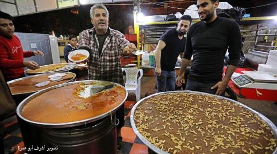 مسعود القططي حلواني فلسطيني يبيع الحلويات بأسعار رمزية (10).jpeg