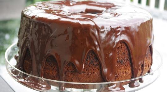 طريقة عمل الكيكة الاسفنجية بالشوكولاتة في البيت بدقائق معدودة