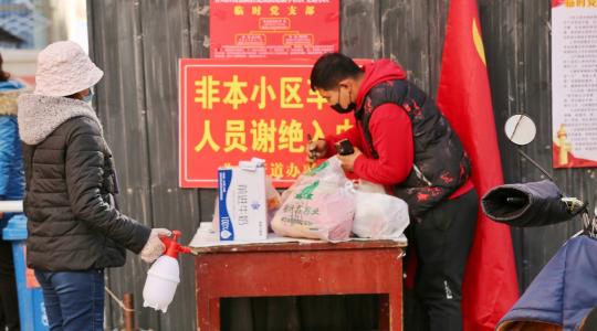 الصين تدعو مواطنيها لتخزين المواد الغذائية 