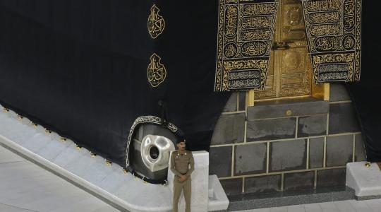 الحجر الاسود.jpg