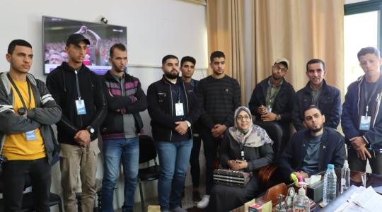 طلبة العلاقات العامة بكلية الأقصى يطلعون على عمل العلاقات العامة بداخلية غزة
