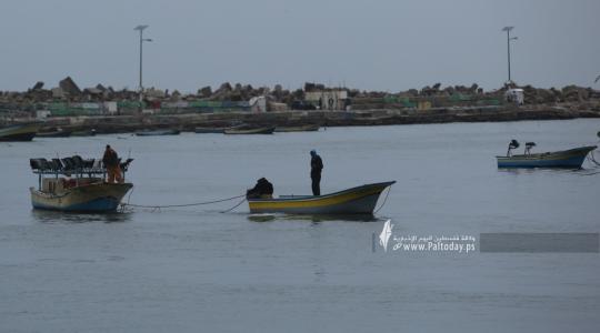 الاحتلال يفرج عن اثنين من الصيادين اعتقلهم صباح اليوم في عرض بحر مدينة رفح