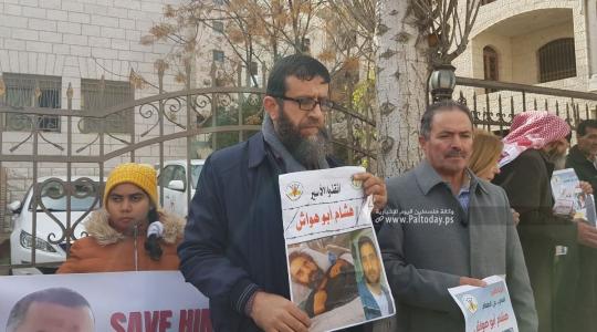 وقفة تضامنية مع الأسير هشام أبو هواش، من أمام مقر الصليب الأحمر في رام الله (6).jpg