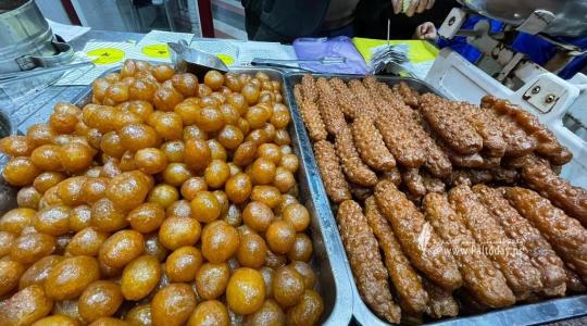 تفسير رؤية توزيع الحلوى في المنام للمتزوجة