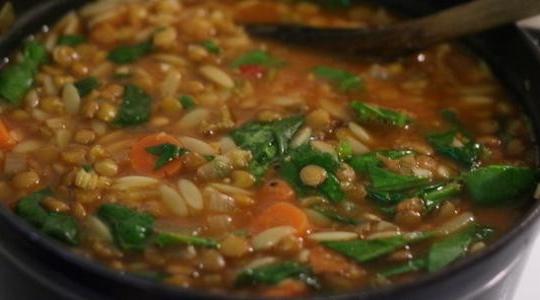 طريقة عمل شوربة لسان العصفور بالدجاج