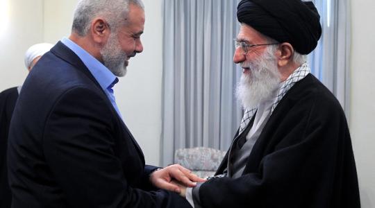 القائد الخامنئي ورئيس حركة حماس اسماعيل هنية.jpg