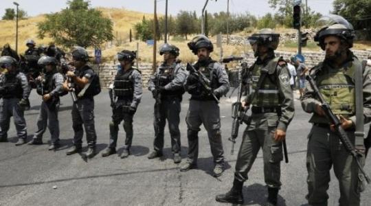 قوات الاحتلال تقتحم صالة أفراح في الخليل