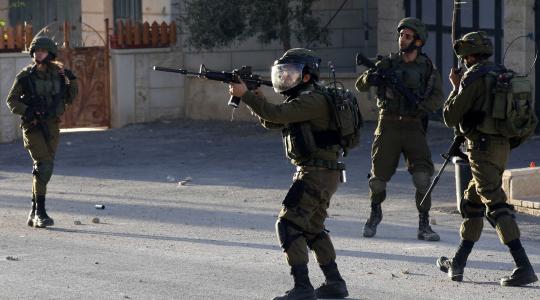 إصابة فتى برصاص الاحتلال خلال مواجهات وسط الخليل
