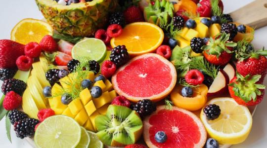تناول الفاكهة والخضار قد يجعلك أكثر سعادة!