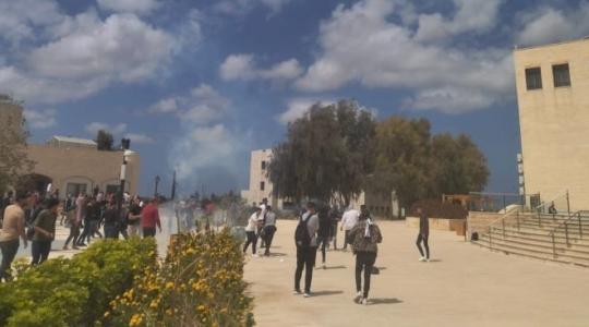 اقتحام الاحتلال لجامعة خضوري وإصابة عدد من طلبتها