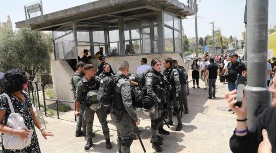 قوات الاحتلال تعتدي على المواطنين في القدس (4).jfif