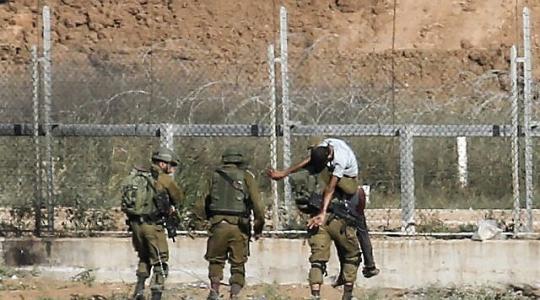 جيش الاحتلال يزعم اعتقاله فلسطينياً اجتاز الحدود الجنوبية لقطاع غزة