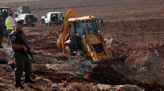 الاحتلال يجرف أراضي في عينابوس جنوب نابلس