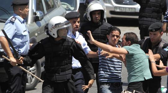 وقفة لأهالي المعتقلين السياسيين مطالبة بالإفراج عنهم من سجون السلطة