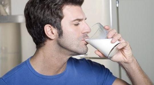 كيف يؤثر الحليب على صحة الأسنان؟