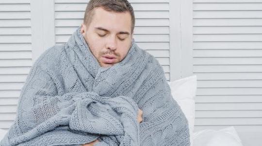 خمسة نصائح لتجنب الاصابة بنزلات البرد والإنفلونزا وكوفيد هذا الشتاء؟!