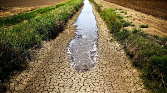 "أسوأ جفاف منذ 70 عاماً"... نهر إيطالي يهدد اقتصاد البلاد
