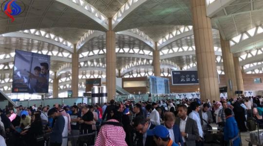 فيديو سبب تكدس الركاب في مطار الملك خالد الدولي- صور تكدس الناس في مطار الملك خالد