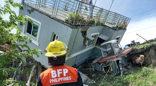 10 وفيات ومئات الإصابات إثر زلزال يضرب الفلبين