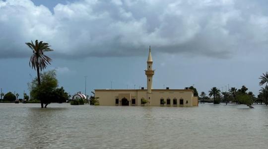 الامارات تغرق.