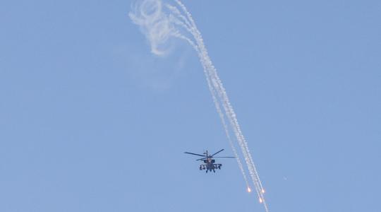 طائرات اسرائيلية في سماء عسقلان.jpg